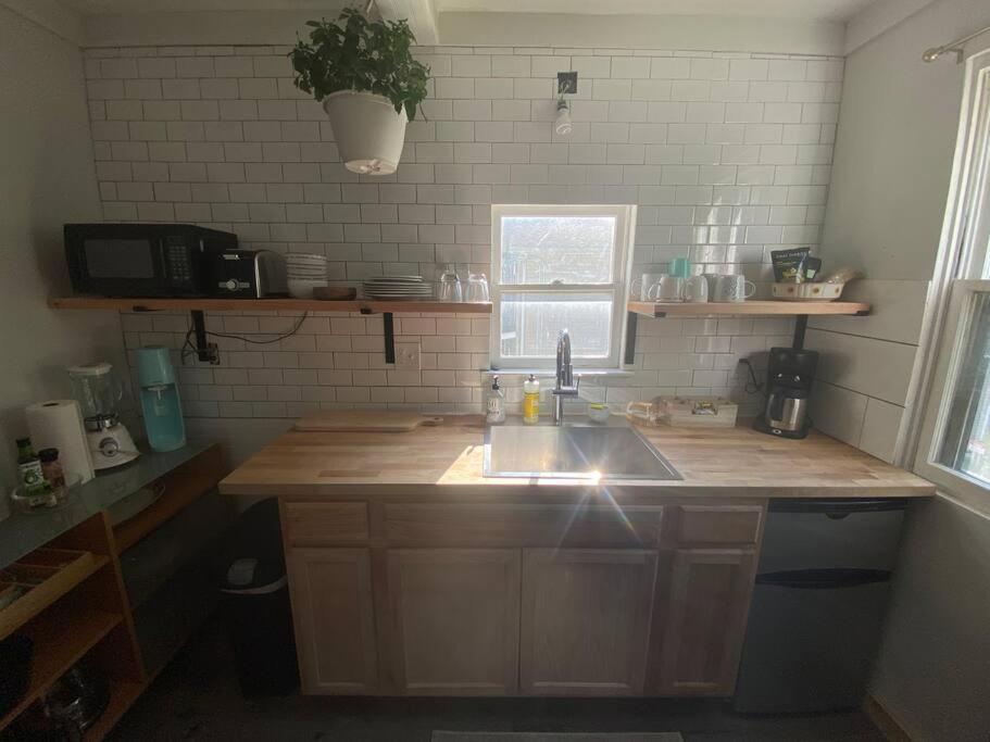 Studio Apt W Garden Kingston Eksteriør bilde
